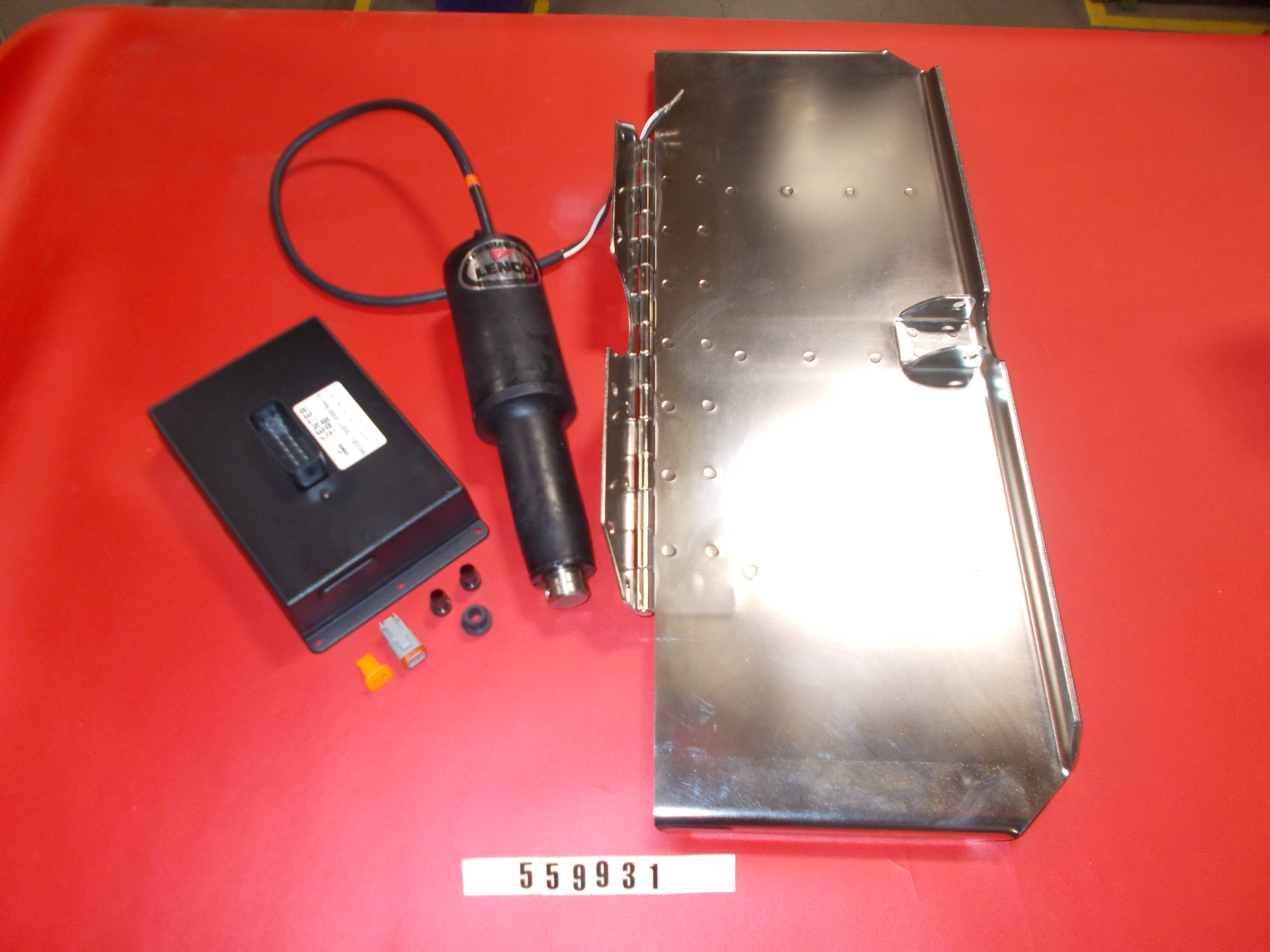 TRIM TAB CENTER W/VIPER