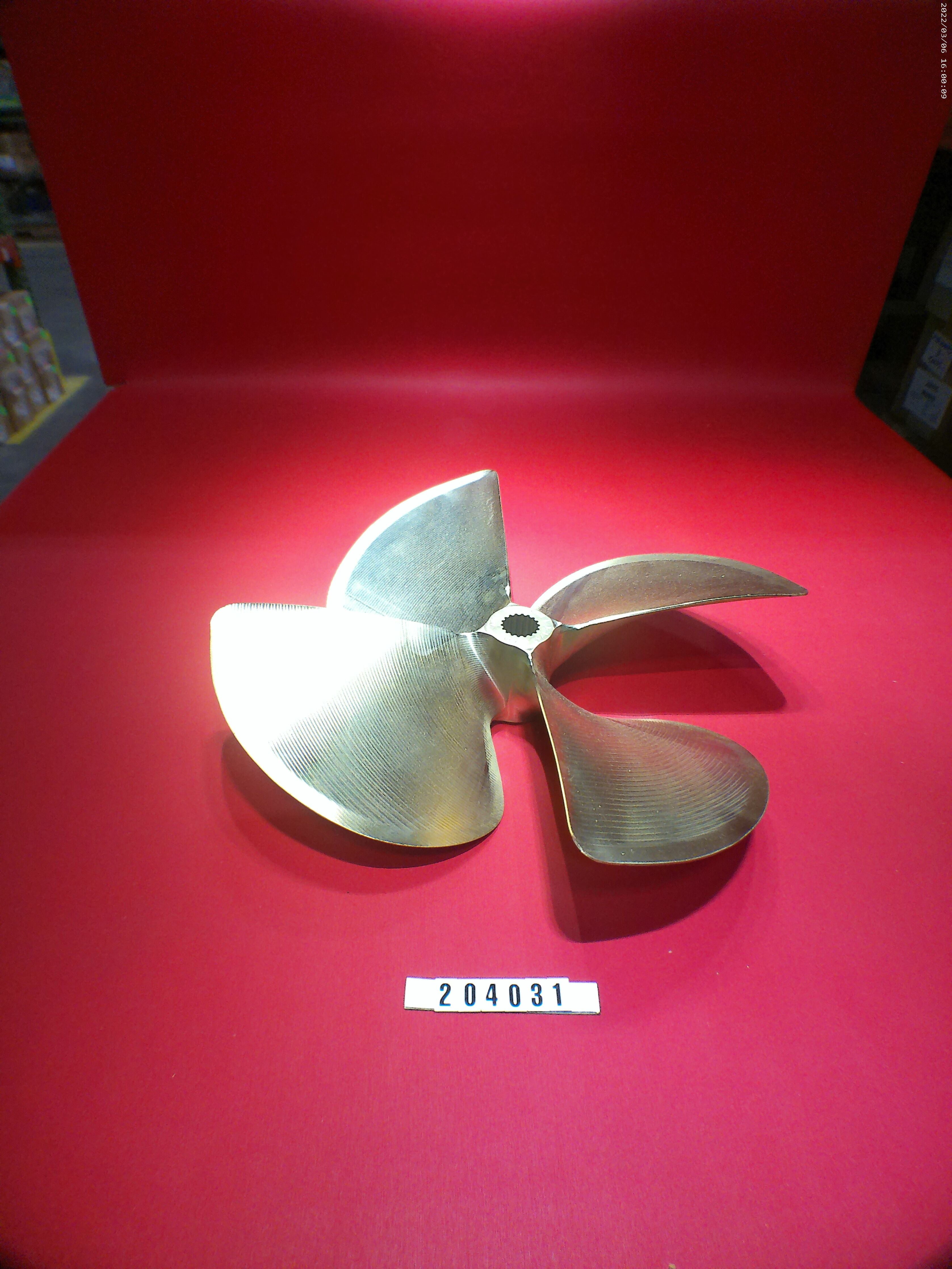 PROP - PIRANHA 1.25" SHAF18X17.5 W/ 150 CUP