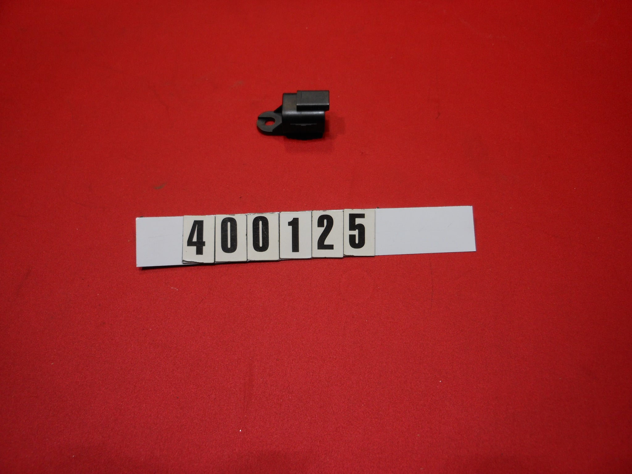 CONNECTOR-2WAY CAP FOR AT06