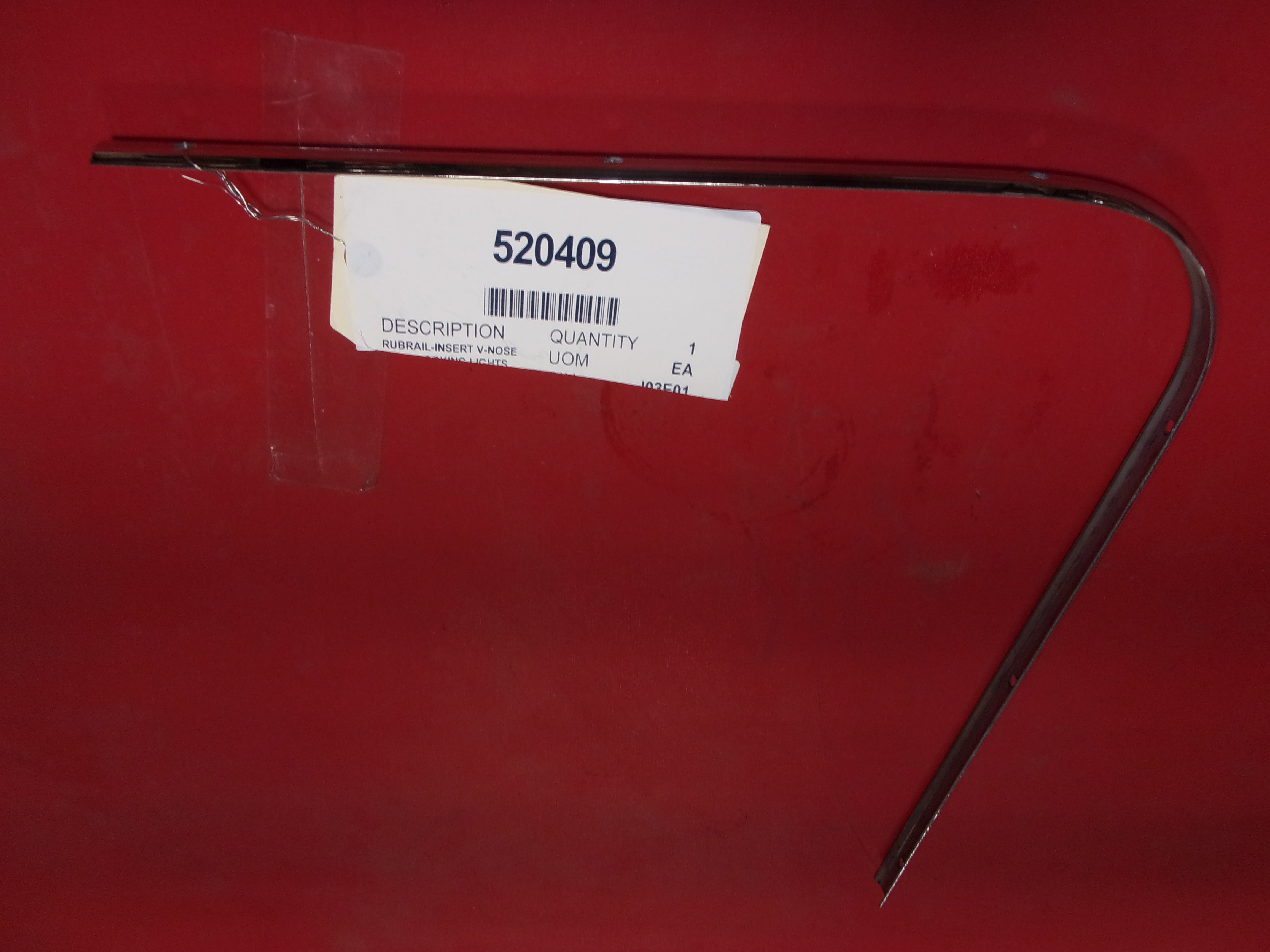 "RUBRAIL-INSERT V-NOSE 30"" W/DOCKING LIGHTS "