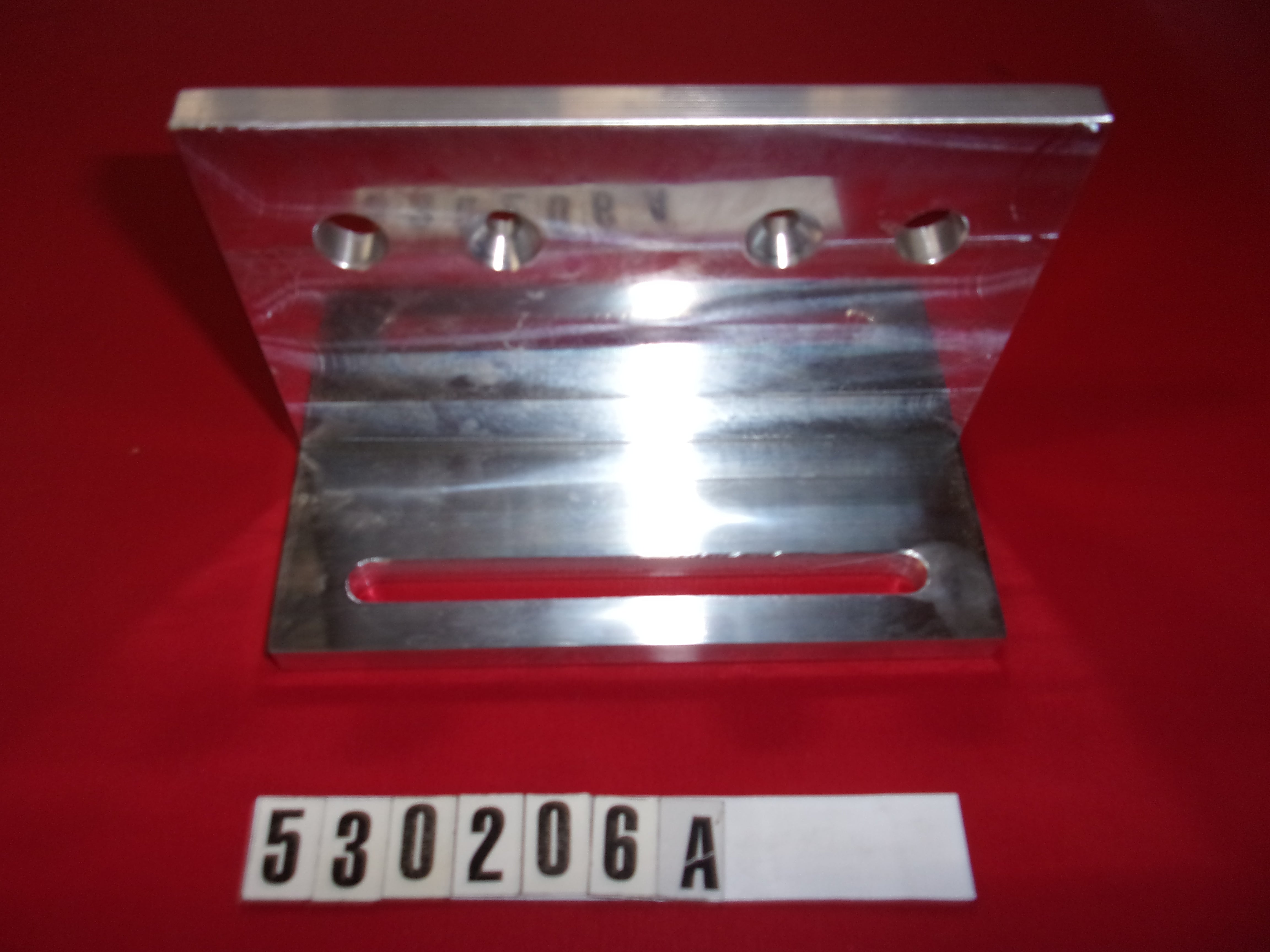 Replaced by Part# 530206B : BRACKET-STEERING FLANKINGRUDDER REVA