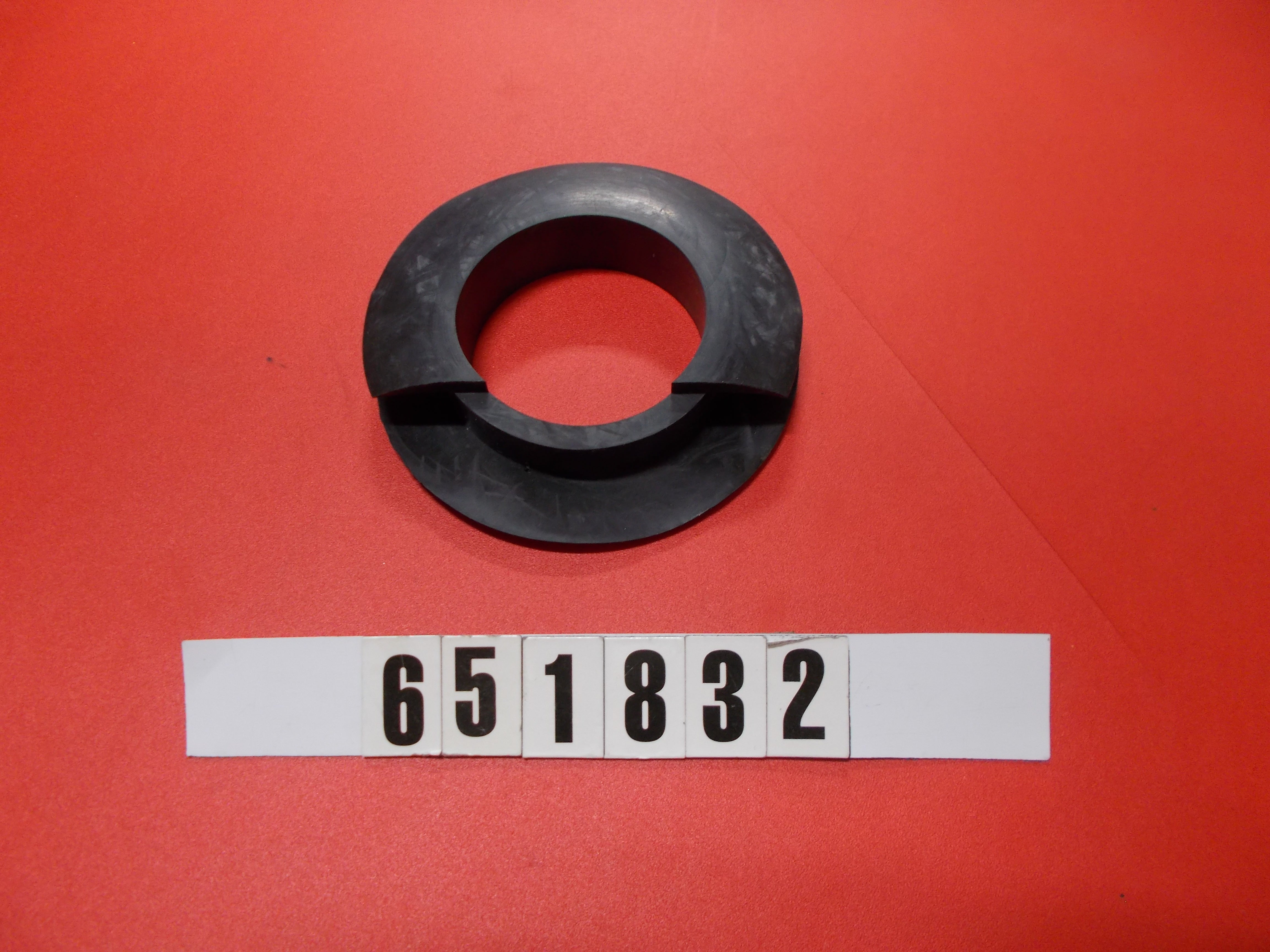 GROMMET-FENDER TRAILER GUIDE POLES (RUBBER)