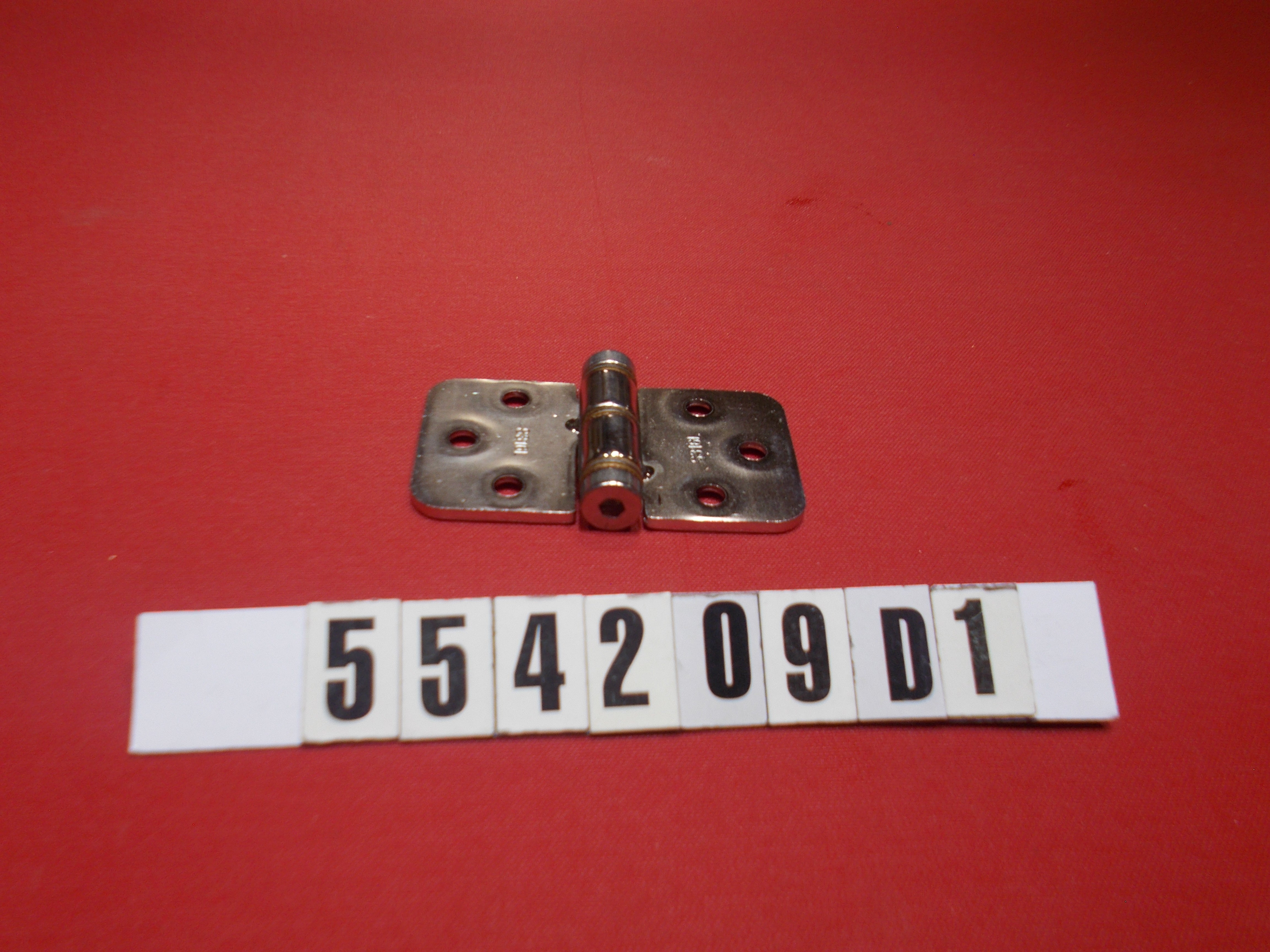 LID-HINGE PROSTAR AFT FITS 554209D & 554213D '14-'15