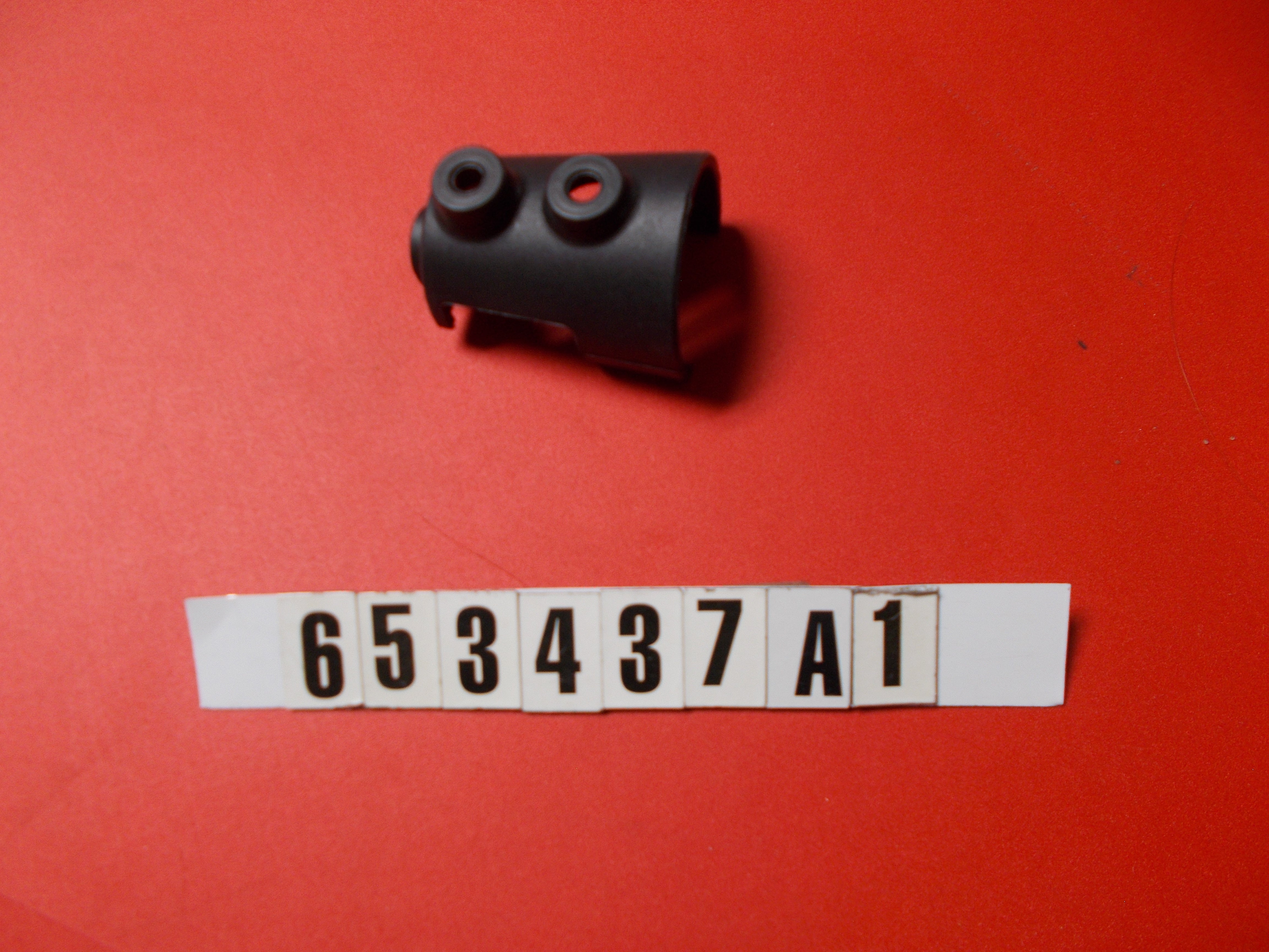 CLIP- FLEX MOUNT BLACK WITH J CUTOUT FITS 653437A