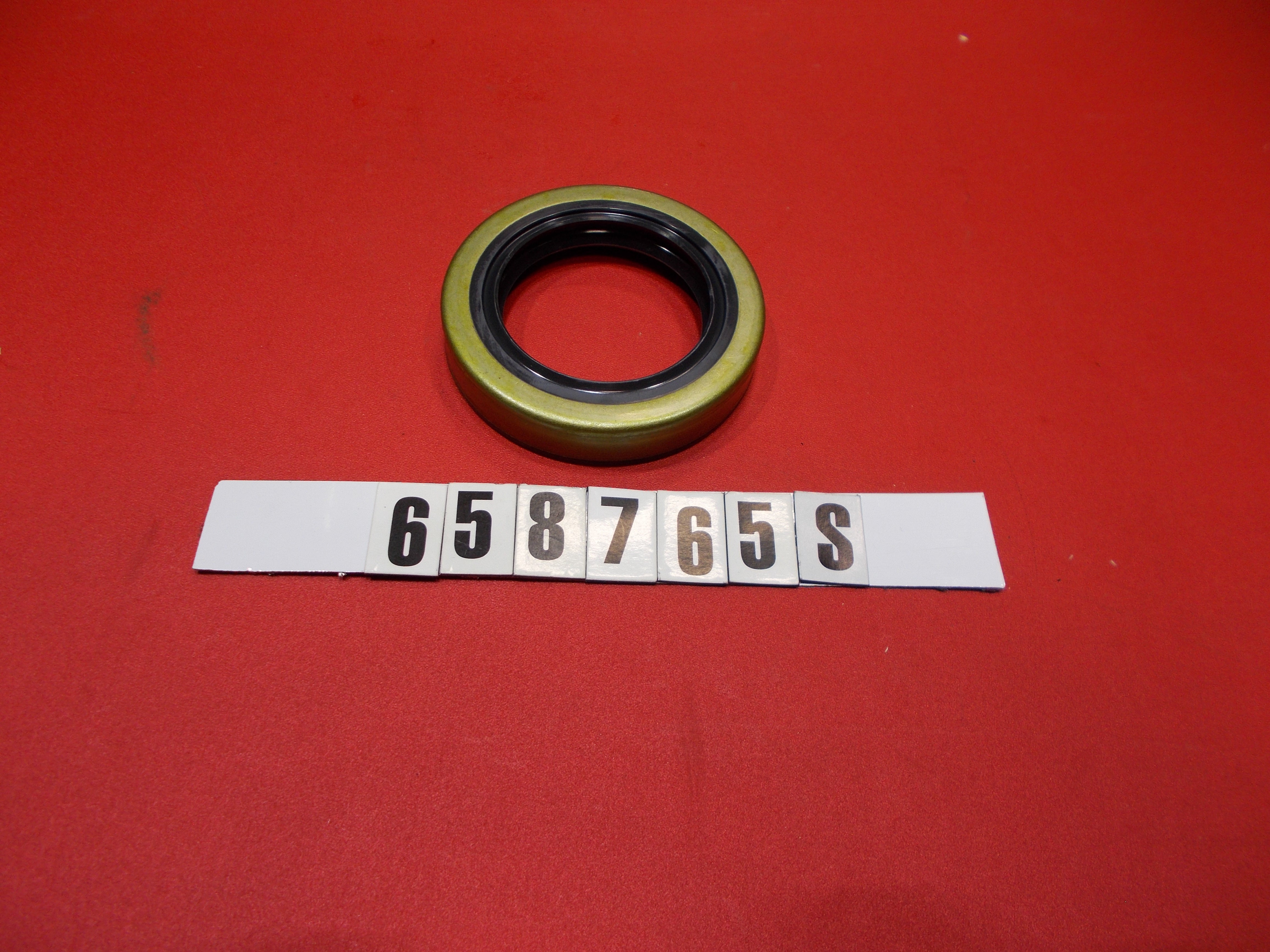 ROTOR HUB SEAL ONLY FITS 658765/ 658750H '11-'14 VAULT #32123 GREASE