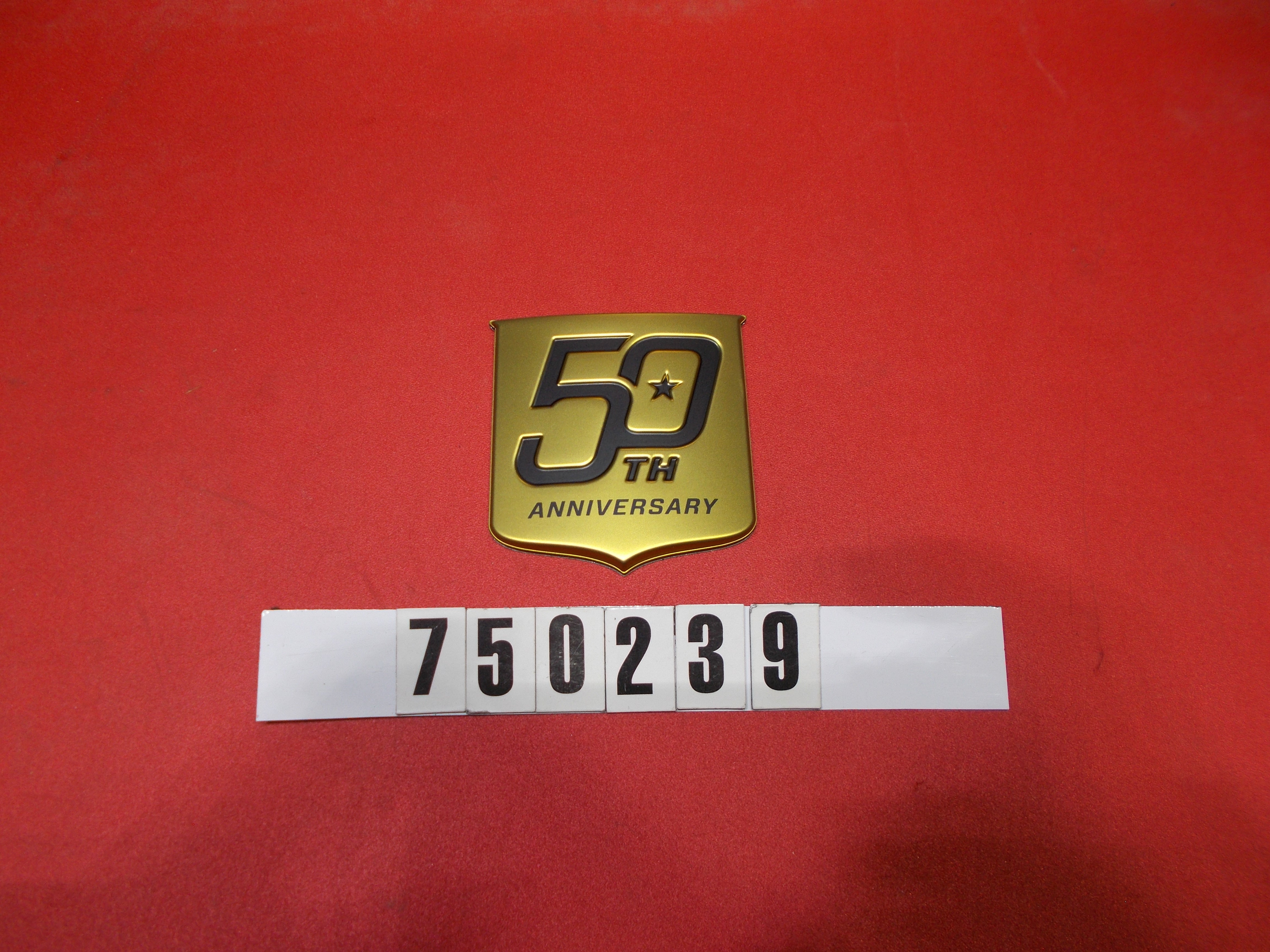 DECAL - 50TH TRANSOM SHIELD GOLD '18